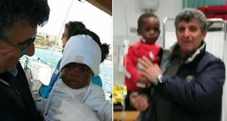 Migranti, la bimba salvata dal naufragio commuove gli italiani
