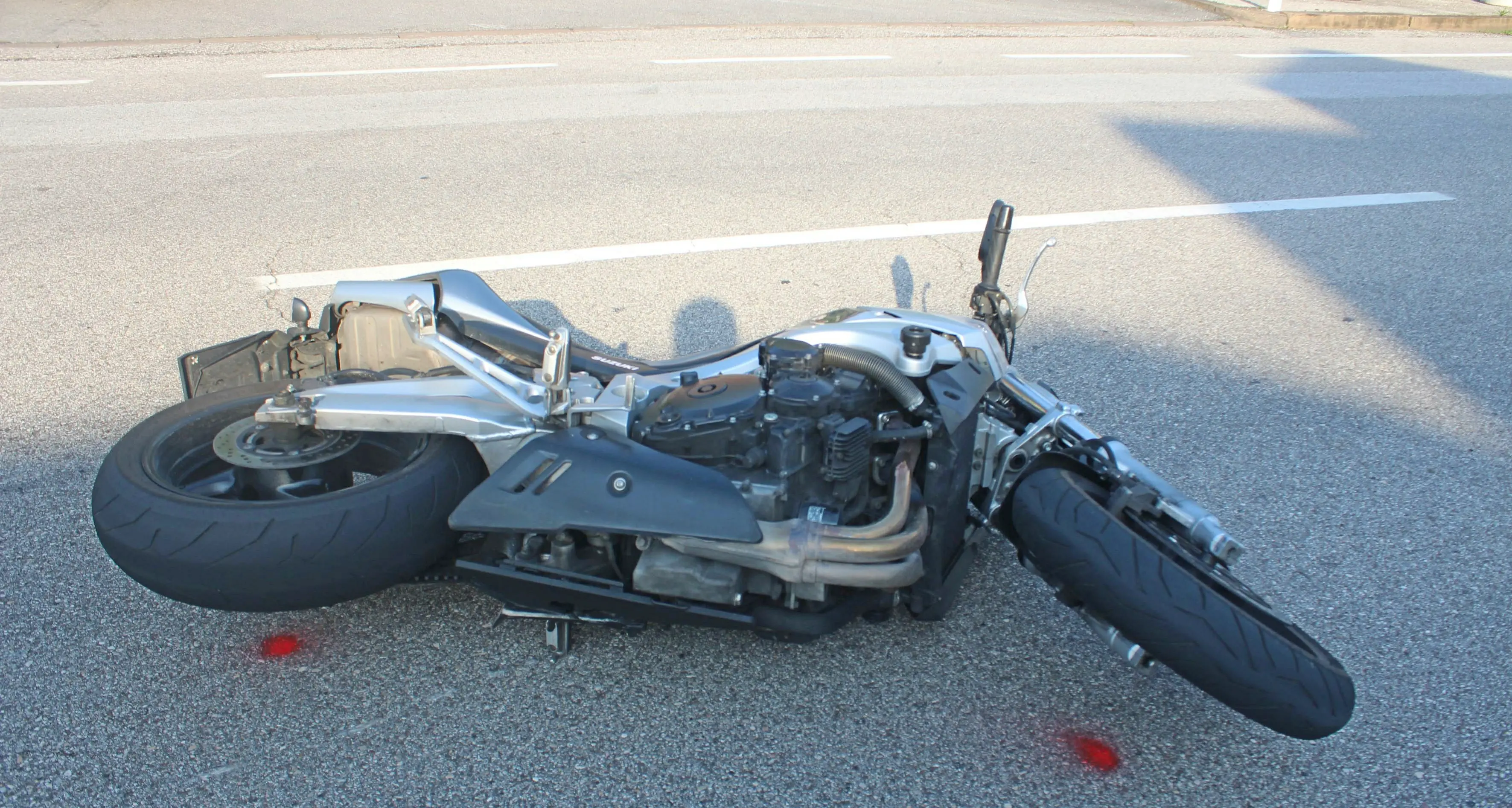 Motociclista ferito a Serravalle di Ala