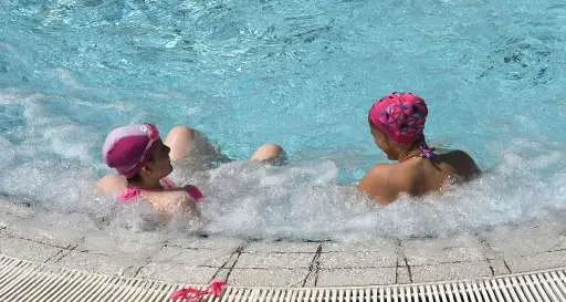 Piscine scoperte per mille Partita la stagione estiva