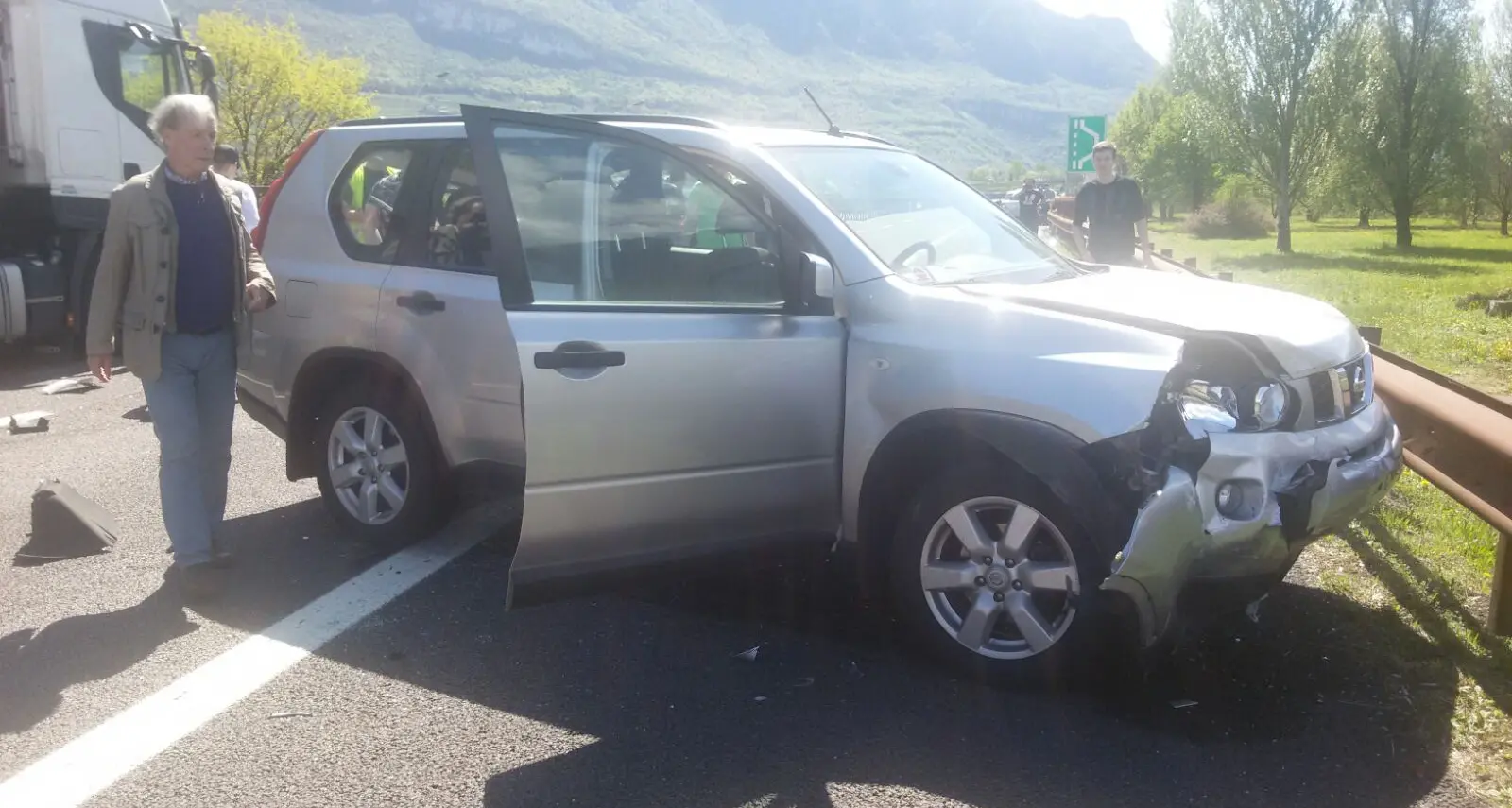 Incidente in autostrada Coinvolte 4 auto e un Tir