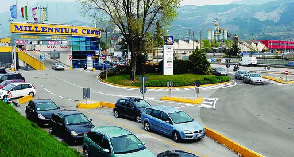 Centro commerciale di 1 km Viabilità sempre più a rischio