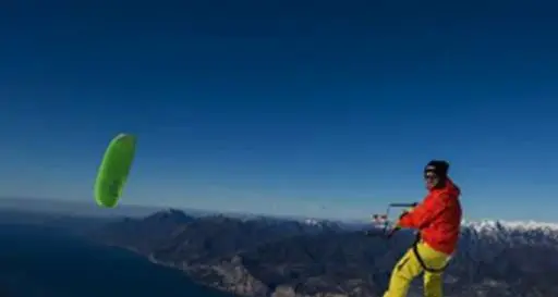 Tavola, vela e tanta neve da «surfare»