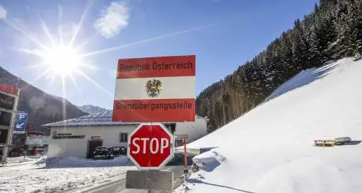 Brennero, la frontiera che divide. Messner: esibire il passaporto? Assurdo