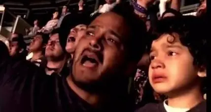 Il bimbo autistico e il papà commossi da Fix You dei Coldplay
