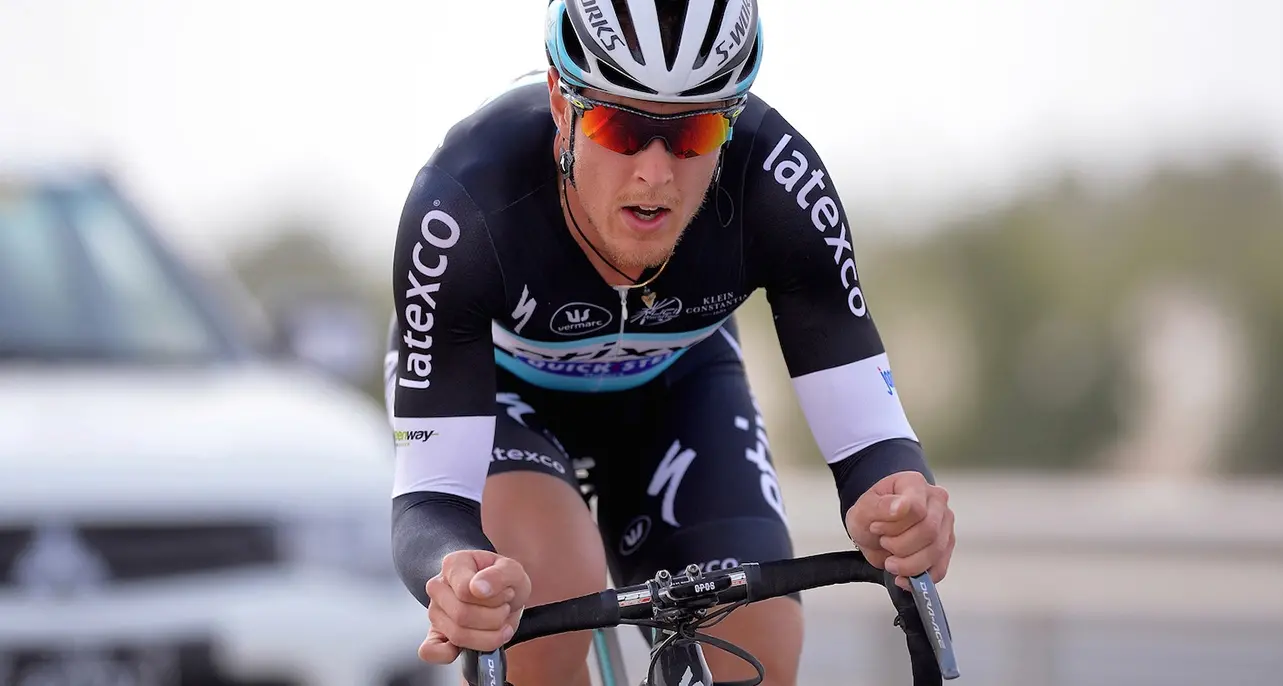 Matteo Trentin sul podio al Giro della Gran Bretagna