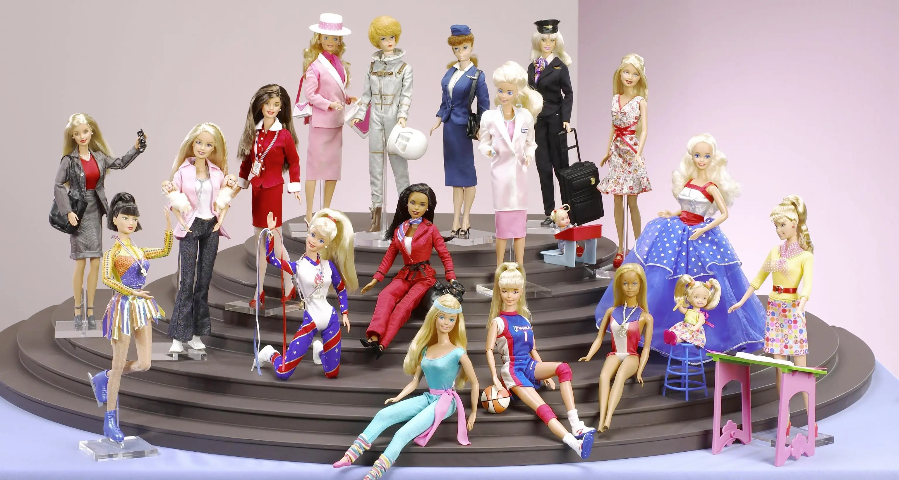 Arriva la Barbie imperfetta: con protesi e sedia a rotelle