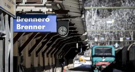 Migranti, Vienna: \"In 300mila verso l'Italia se flusso incontrollato chiudiamo il Brennero\"