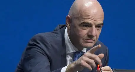 Svolta della Fifa, moviola in campo più vicina