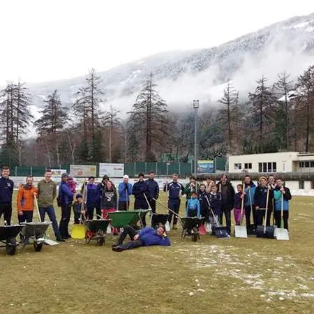 Non si spala più Il calcio si ferma