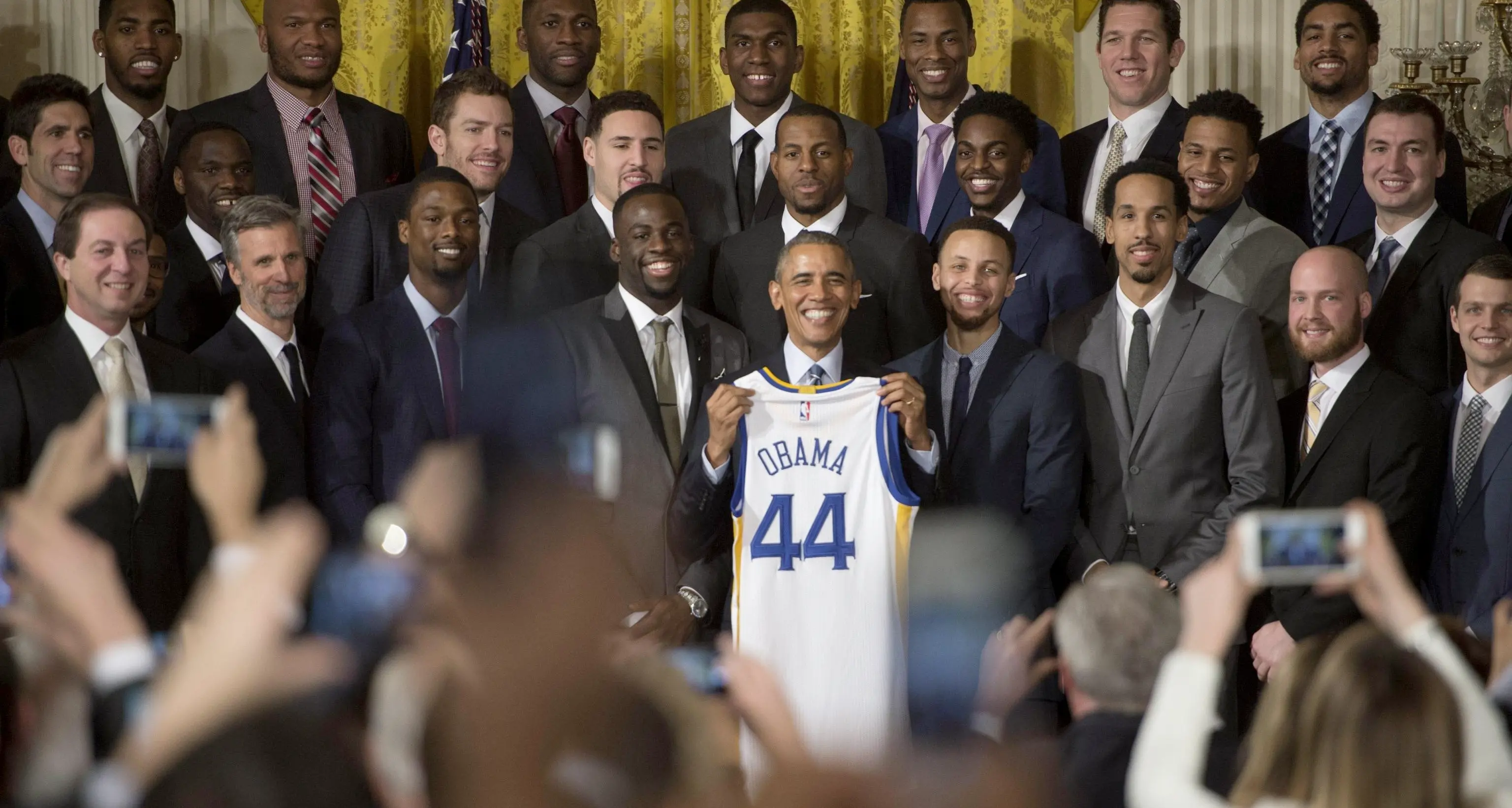 Basket Nba: Obama applaude i Warriors, Bryant stende anche New Orleans