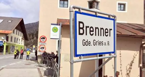 «Brennero, ridicolo muro» L'amarezza di Neri Marcorè