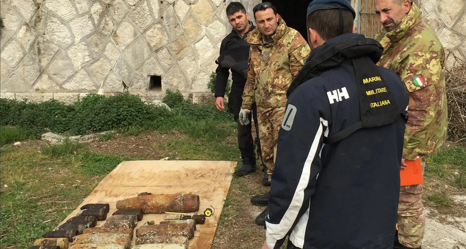 Lago di Garda, ripescate 200 bombe