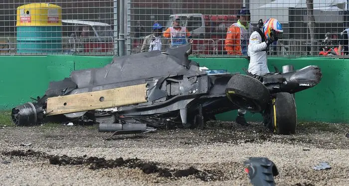 Rosberg trionfa in Australia Vettel terzo, Kimi fuori