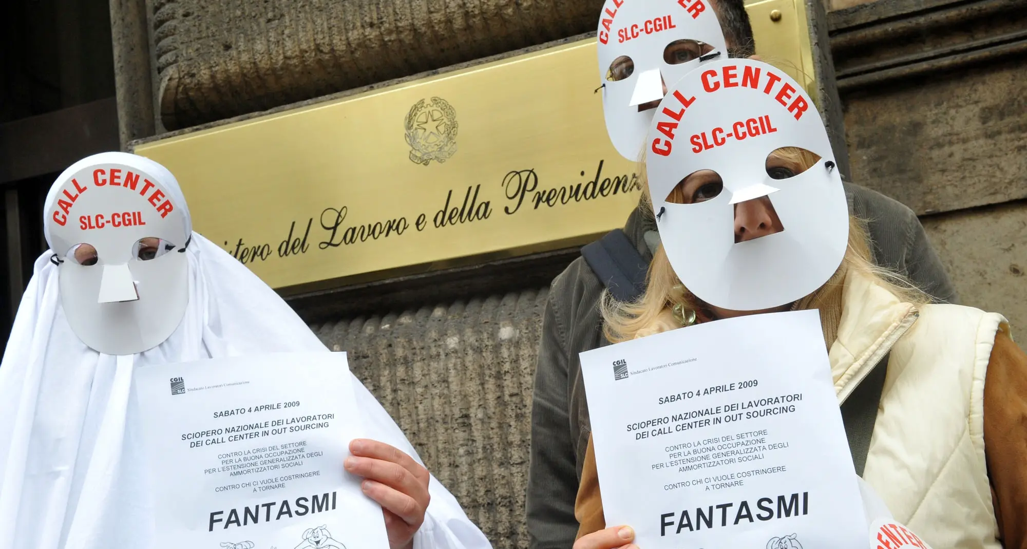 Perde la voce lavorando al call center: in cinque finiscono a giudizio