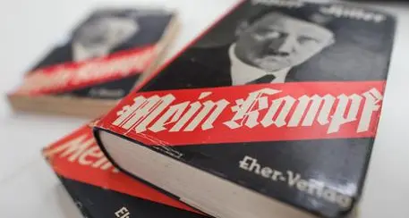 Il Mein Kampf di Hitler torna in libreria, ed è già polemica