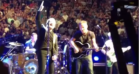Springsteen raggiunge gli U2: spettacolo sul palco a New York