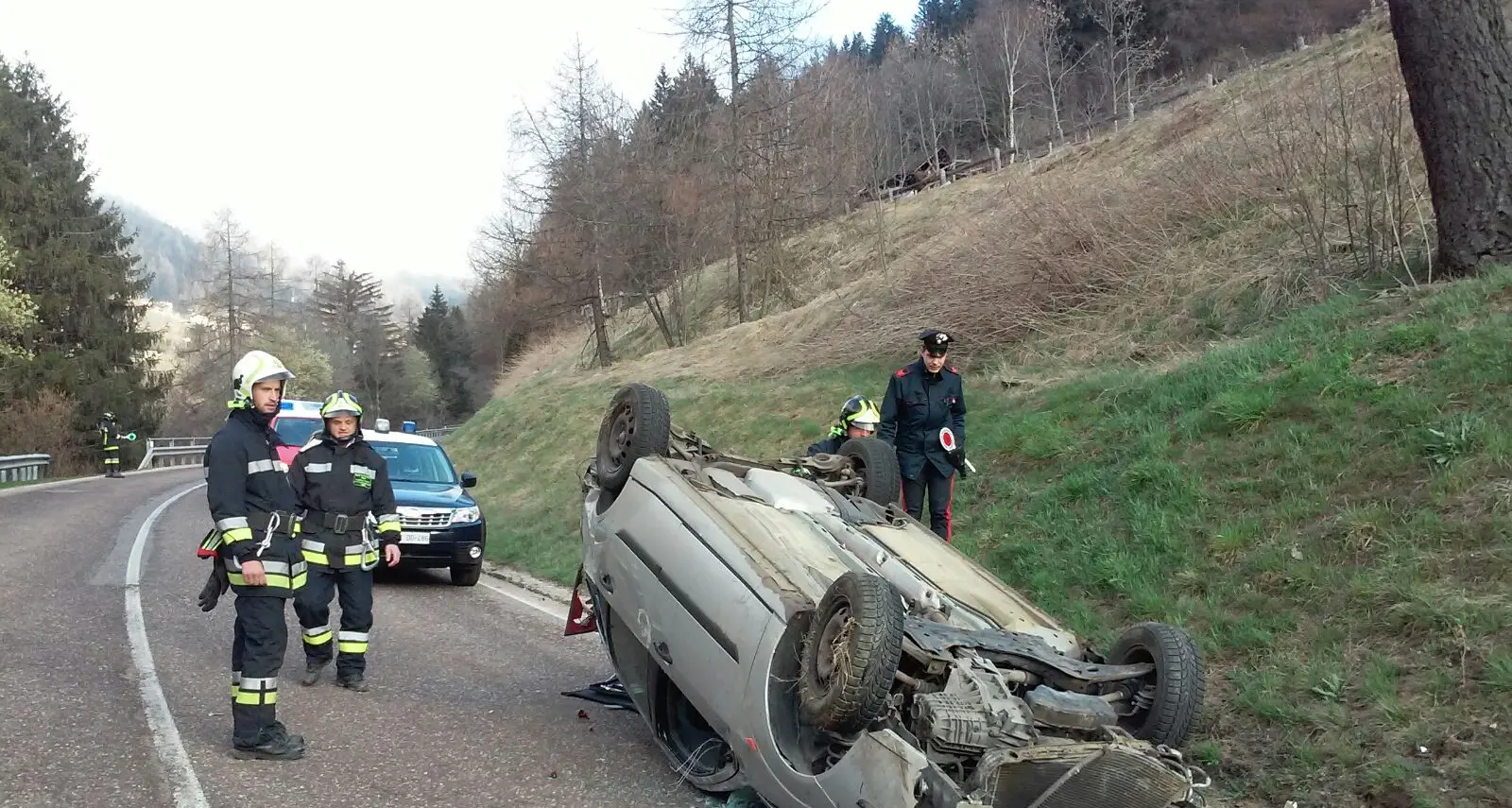 Auto ribaltata a Peio Illeso il guidatore