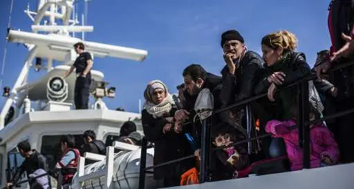 Migranti, l'Italia dà l'ultimatum all'Unione europea per spingere gli altri paesi a dare una mano Ipotesi blocco dei porti per le navi straniere