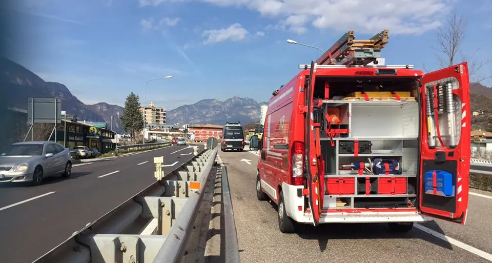 Scontro moto auto alle porte di Lavis: in ospedale un uomo di 64 anni