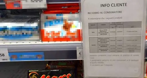 Un lotto di «Mars» e «Snickers» via dagli scaffali per precauzione