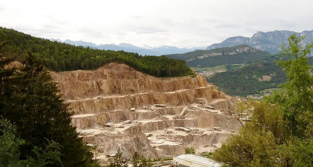 Per le cave di porfido concessioni irregolari