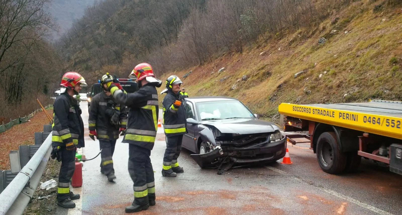 Passo S. Giovanni auto fuori strada quattro feriti