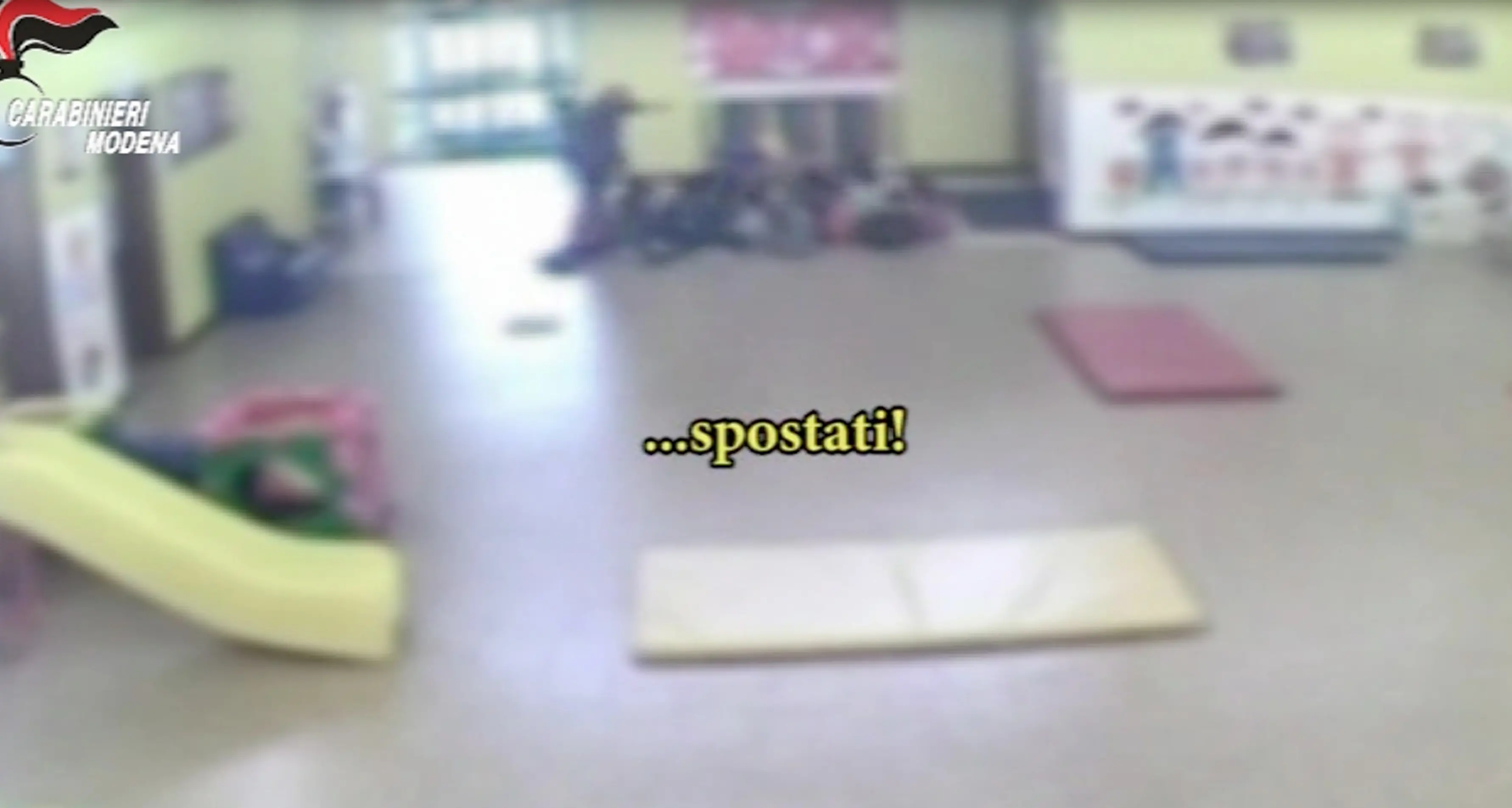 Bestemmie e botte ai bimbi Arrestata maestra d'asilo