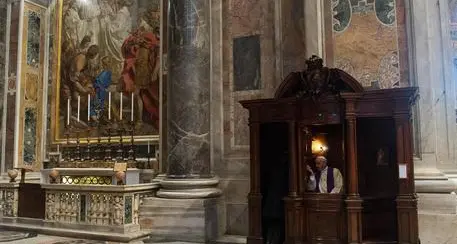 La Chiesa e i peccati del web: un corso per preti su fake, chat, pirateria