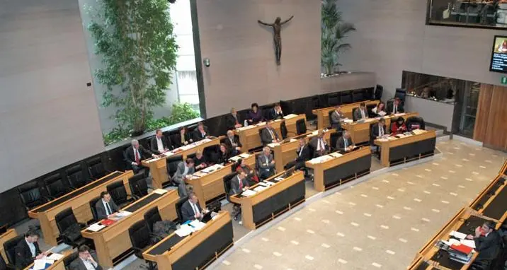 Con i soldi dei vitalizi d'oro restituiti pagati i congedi parentali dei papà