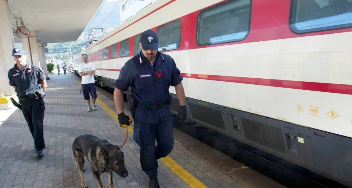 Terrorismo, si alza la soglia di allerta In stazione controlli con il metal detector