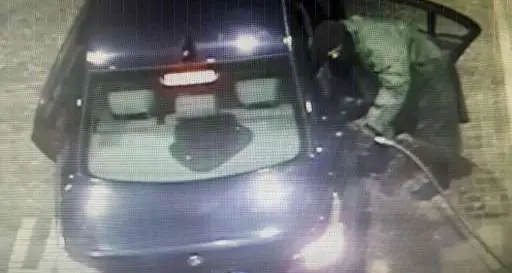 Bmw nera, una sfida sul filo dei 200 all'ora