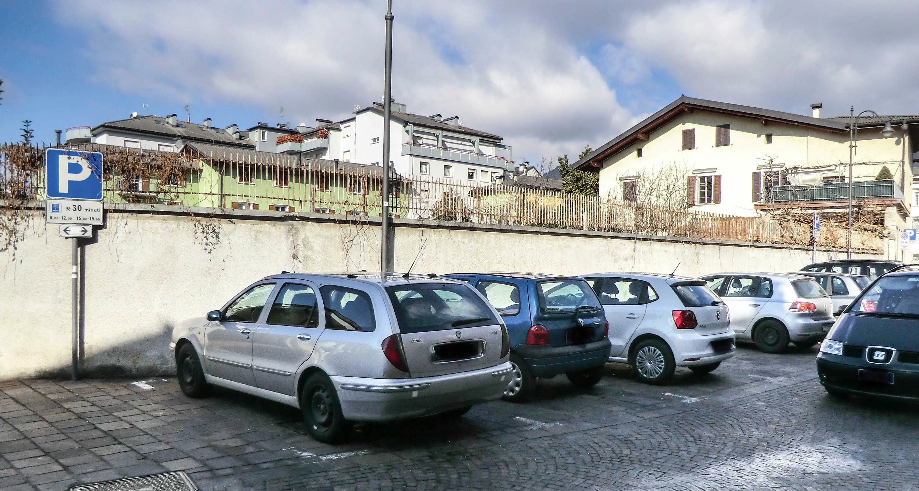 Più parcheggi a pagamento nel centro di Pergine