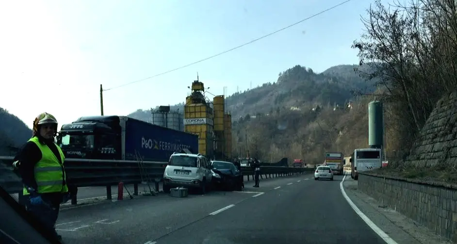 Violento scontro tra Trento e Pergine, traffico in tilt sulla Ss47
