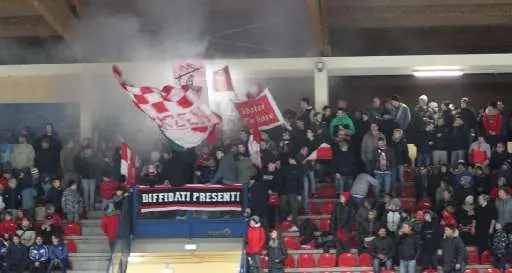 Hockey, daspo per quattro tifosi delle «Linci» perginesi