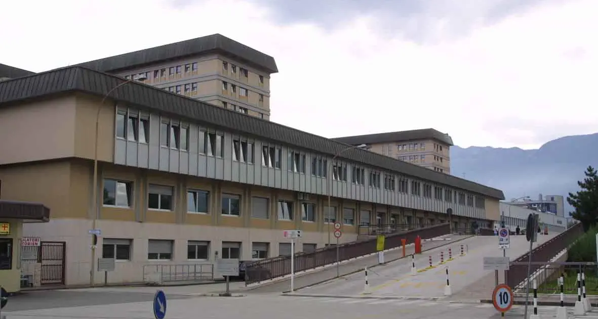 Bolzano, migliora il ragazzo colpito da meningite