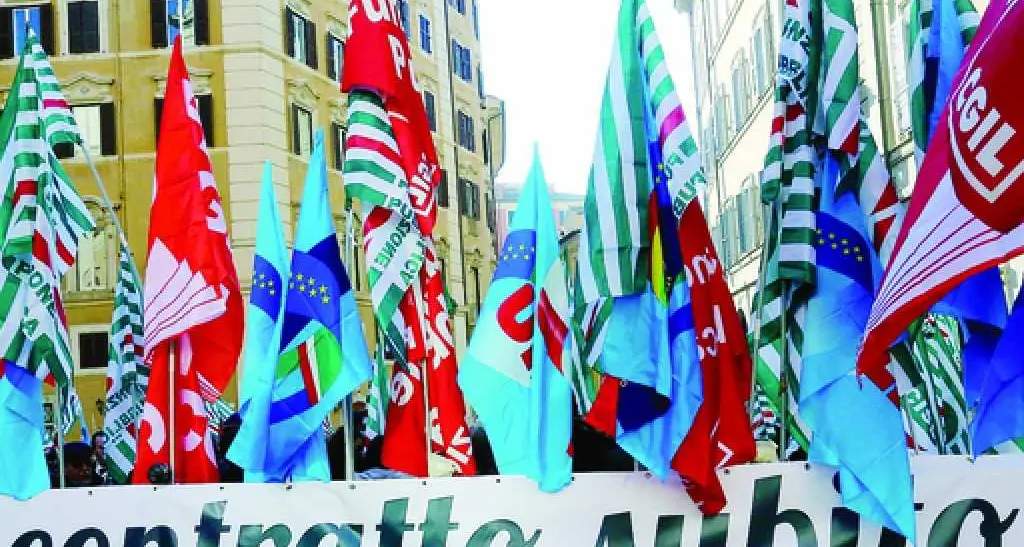Sindacati: salari più alti a 11 mila lavoratori