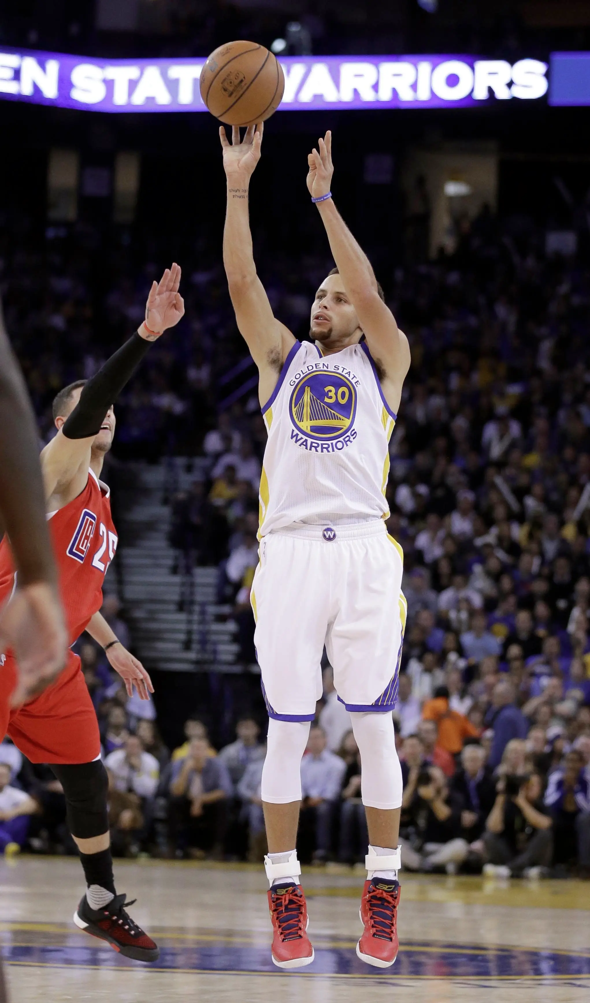 Nba, per Belinelli e Bargnani una serata da dimenticare