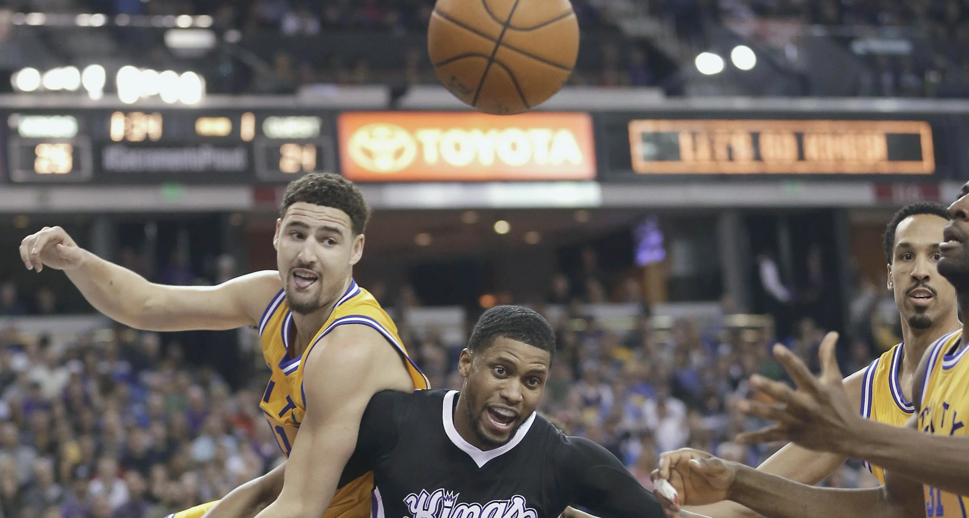 Basket Nba: Belinelli s'arrende alle magie di Stephen Curry