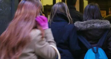 Vittima di bullismo si lancia dal balcone a soli 12 anni