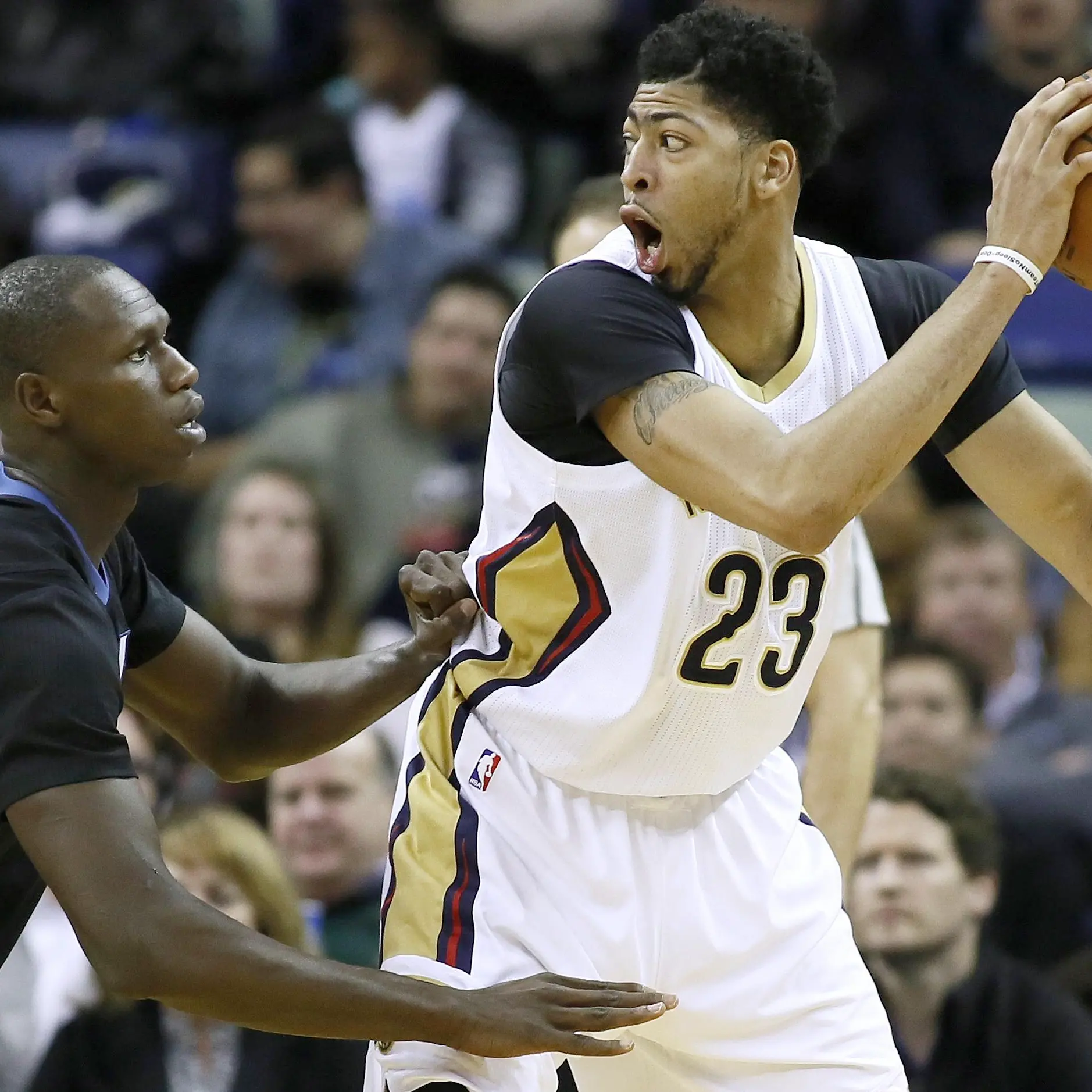 Anthony Davis ci prova, San Antonio ci crede