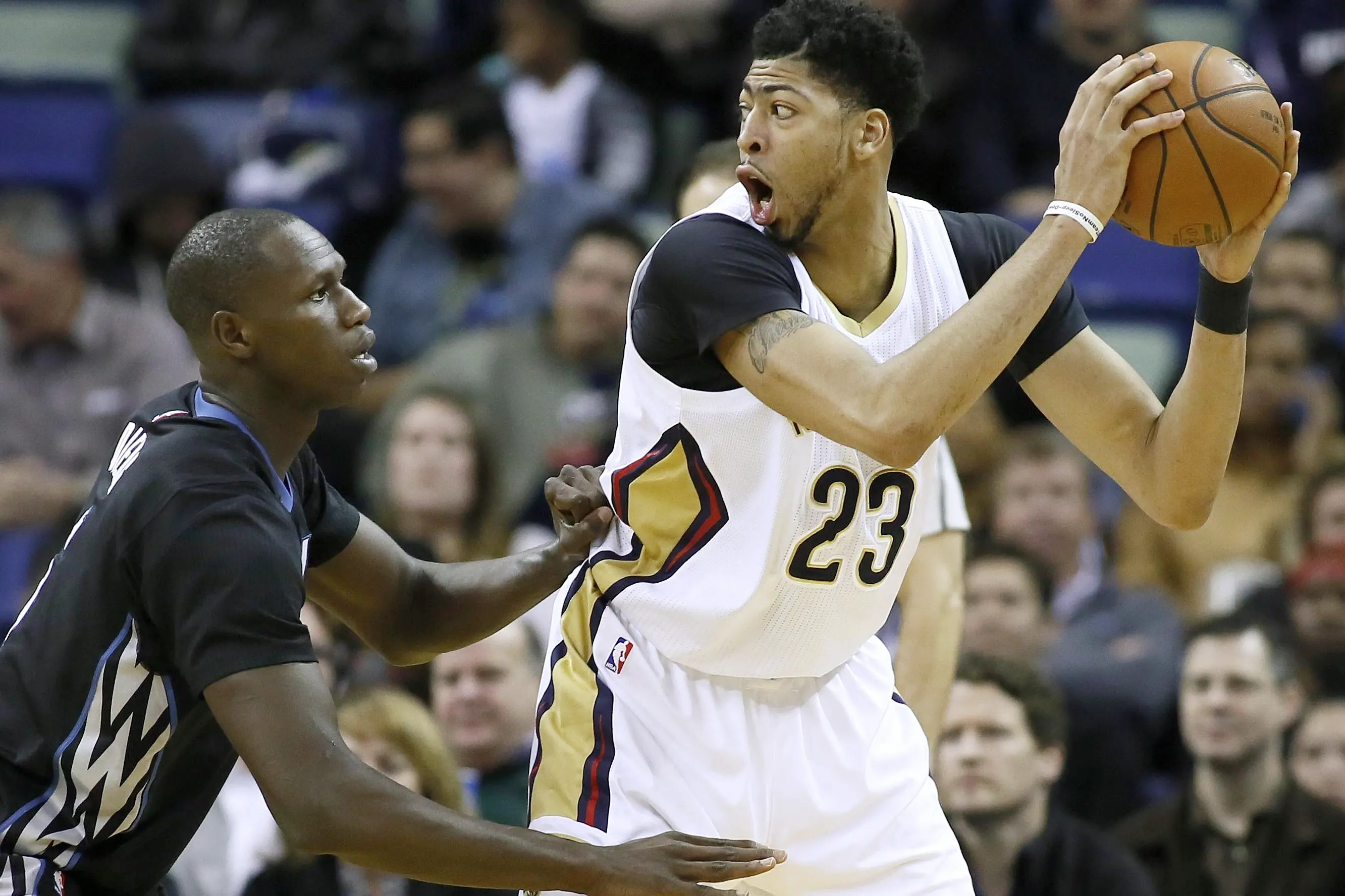 Anthony Davis ci prova, San Antonio ci crede