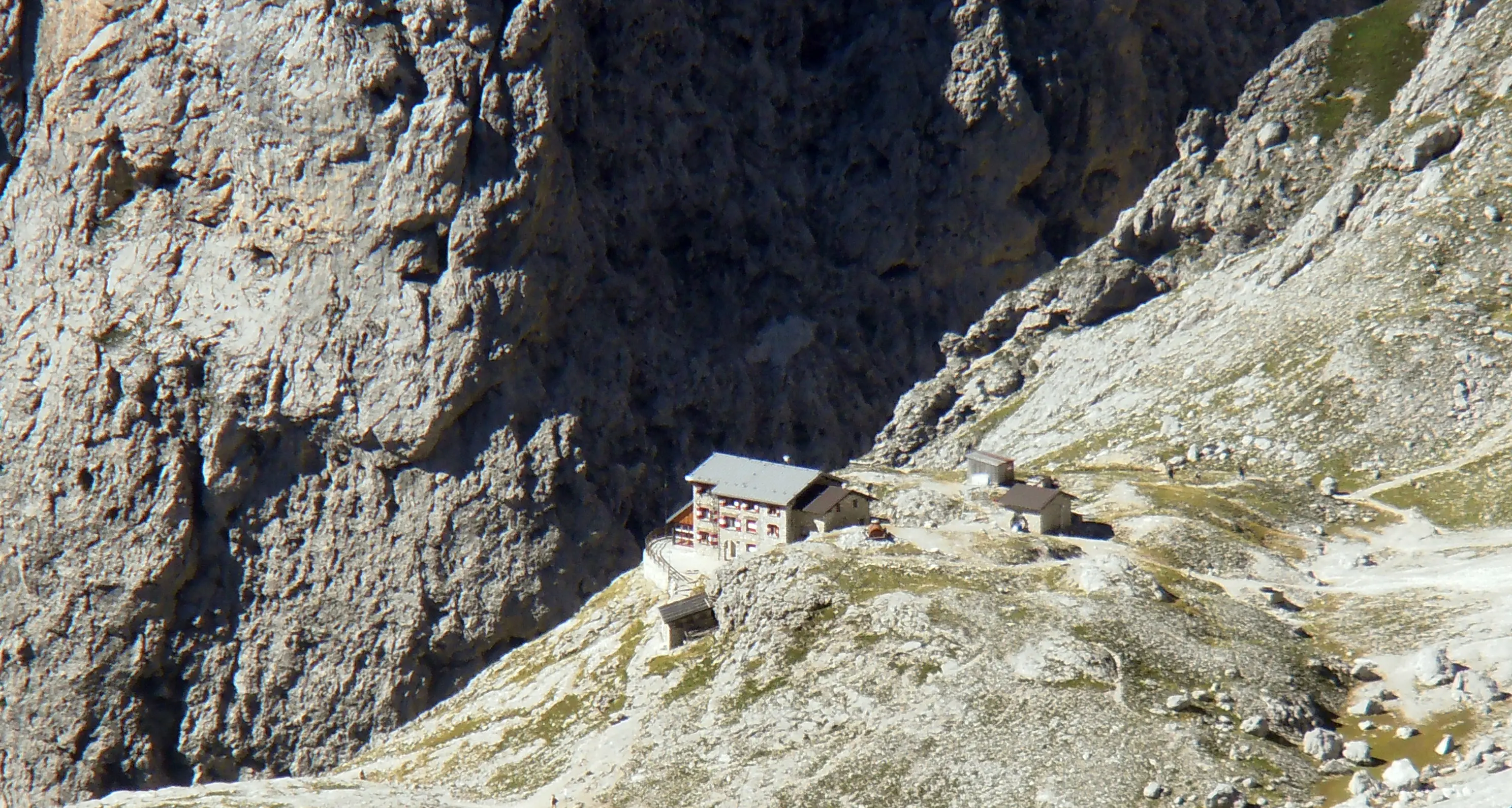 In montagna tratti ghiacciati Sono necesssari i ramponi