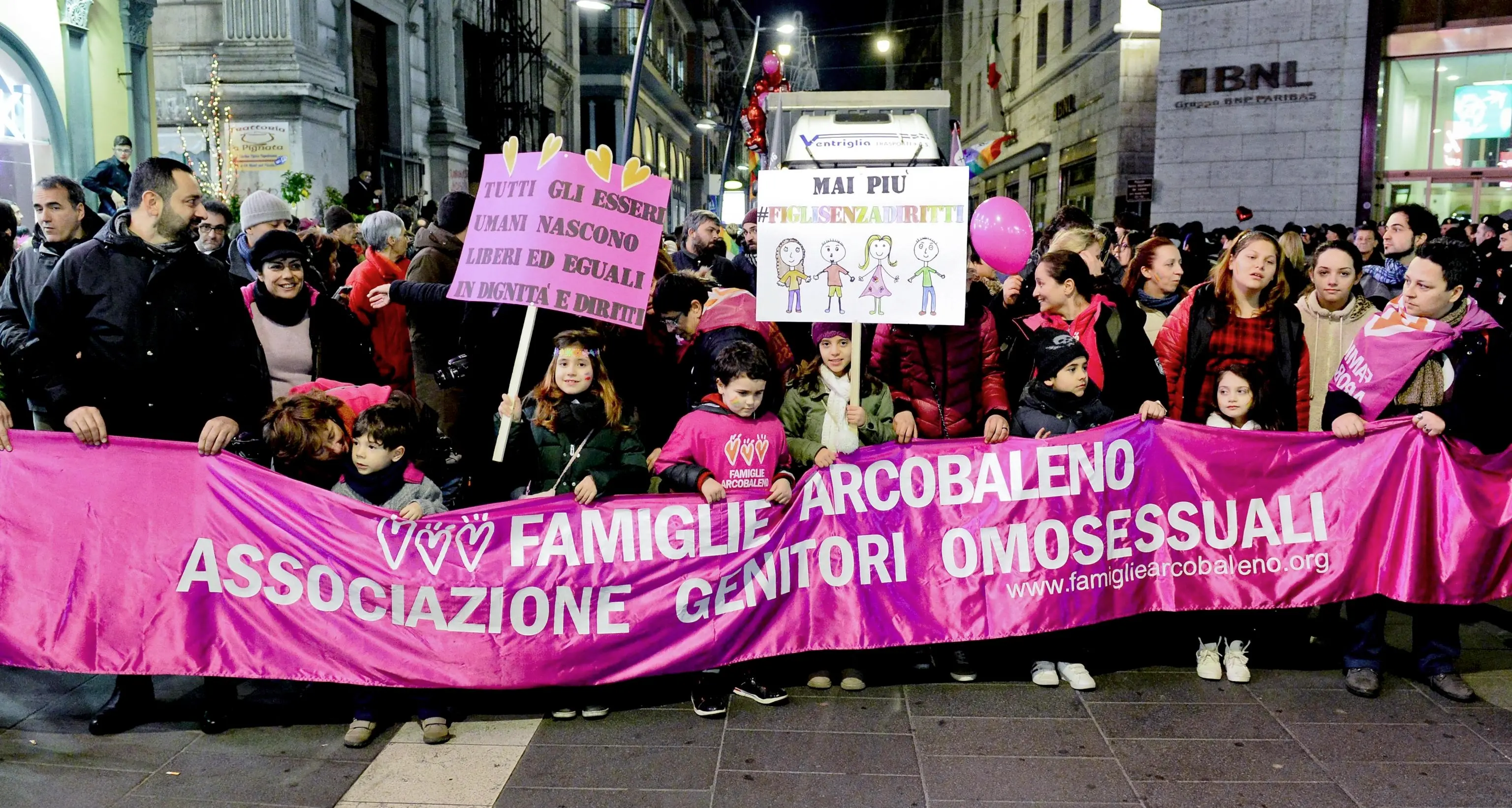 La legge sulle unioni civili? Inderogabile in un Paese laico