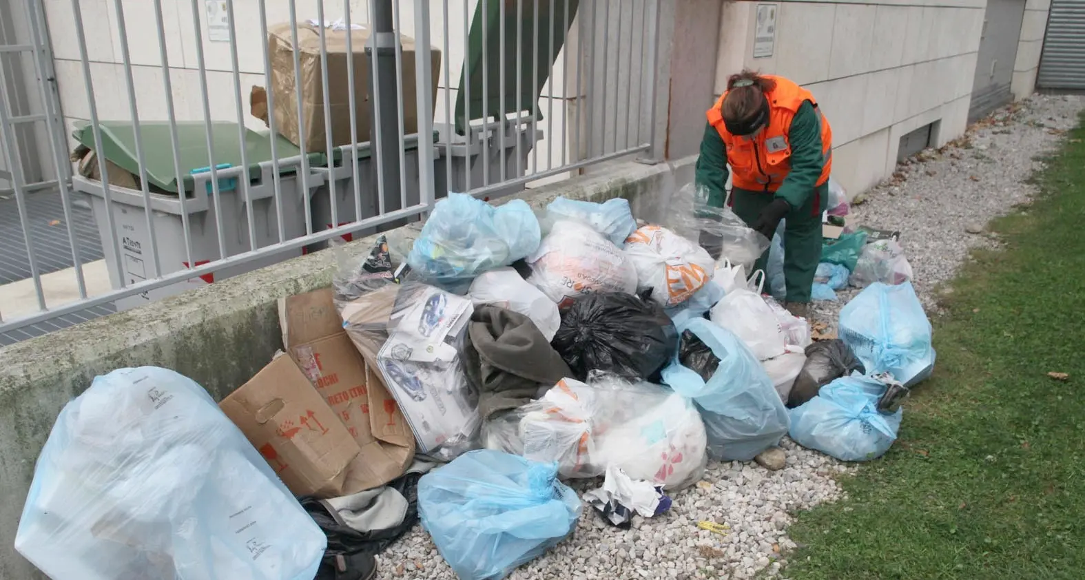 Rifiuti abbandonati, ecco come incastrare i «furbetti»