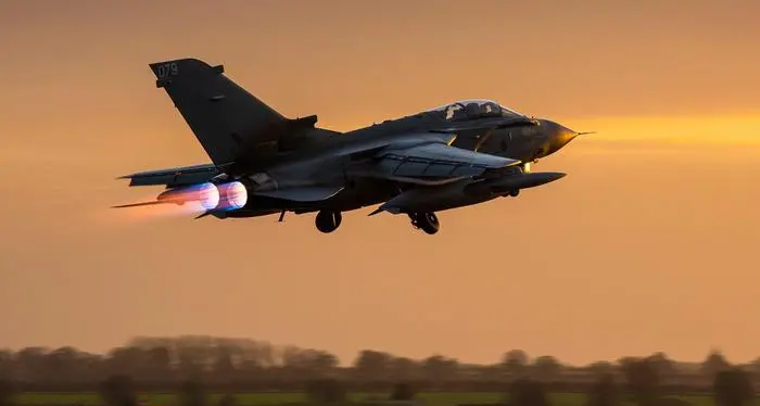 Caccia britannici bombardano la Siria dopo il via libera del Parlamento