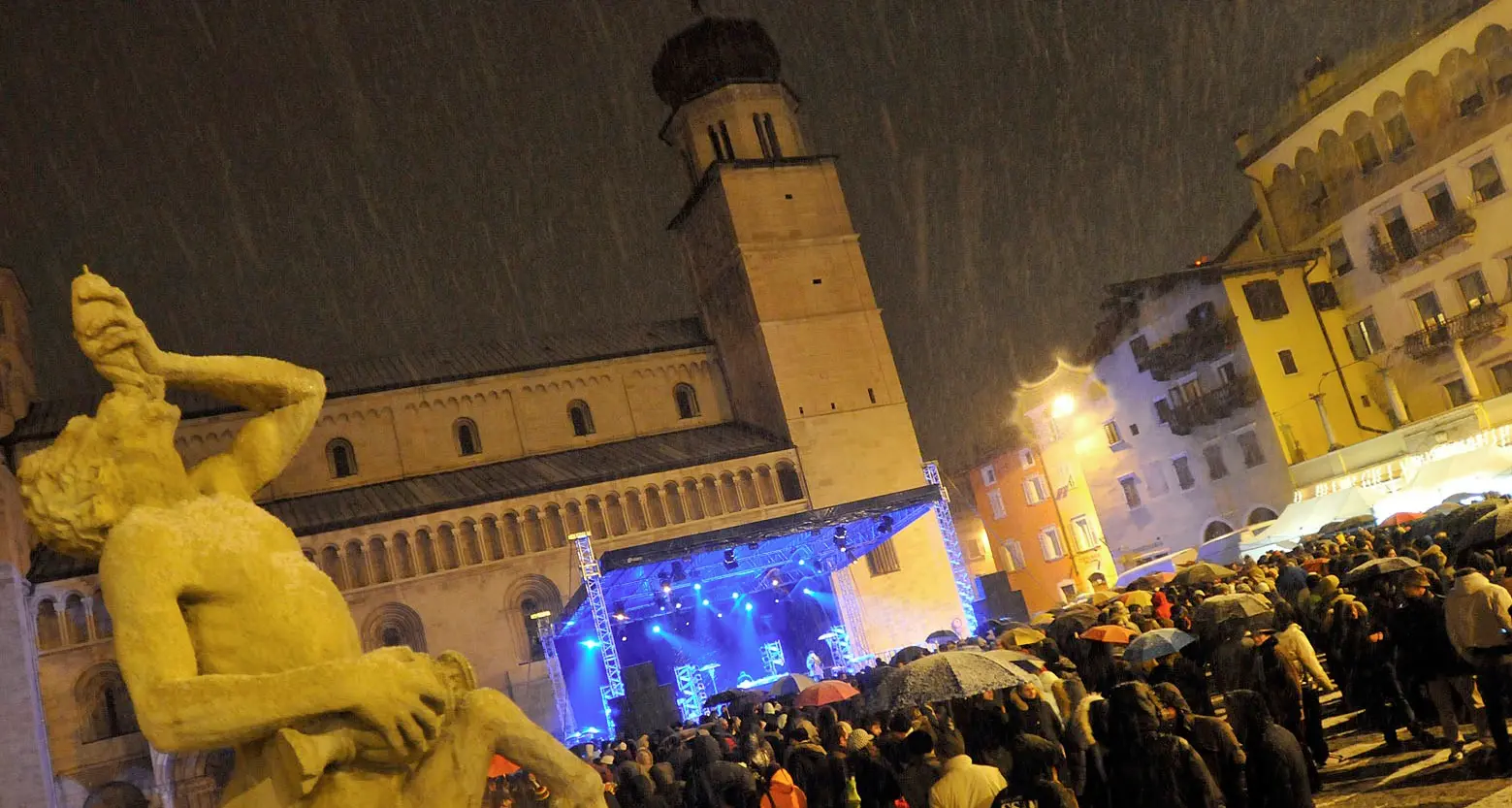 Trento: festa di capodanno in piazza Duomo Ma solo fino all'una. Poi, tutti a casa