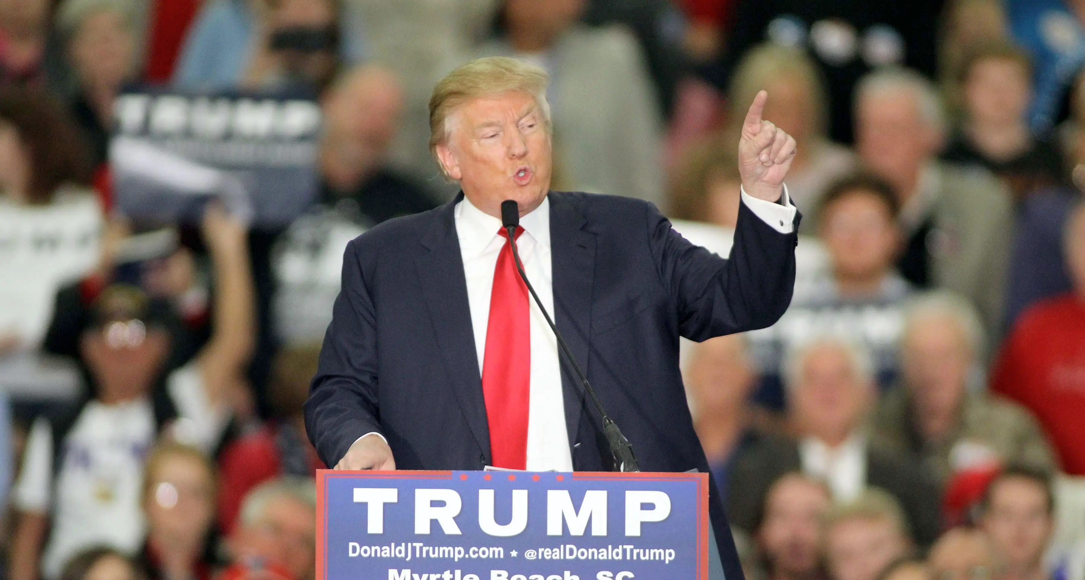 Donald Trump all'attacco di Jebb Bush e Hillary Clinton