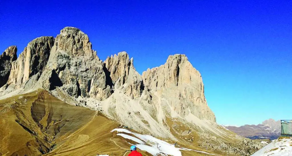 Allarme sci, per ora ci si salva con neve artificiale Critiche su costi e consumi elevati dei cannoni