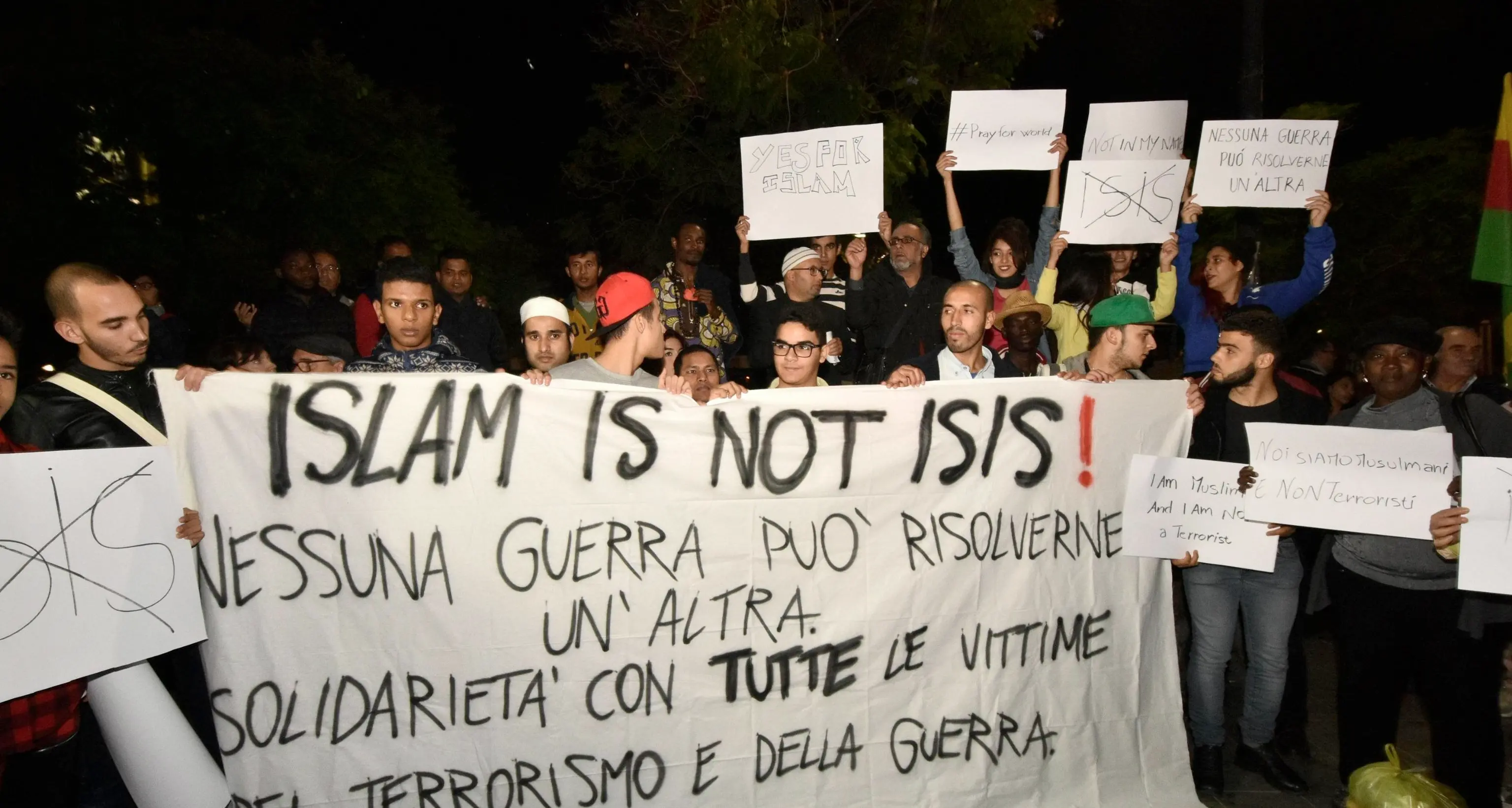 «Not in my name», in Italia islamici in piazza contro l'Isis