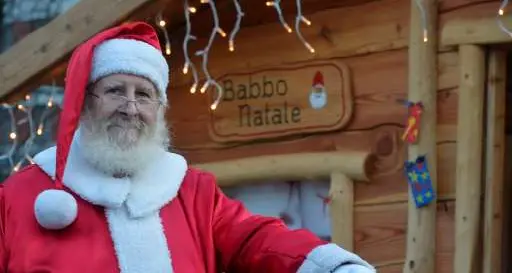 Babbo Natale non ce la fa più. «Piazza Dante è ormai persa»